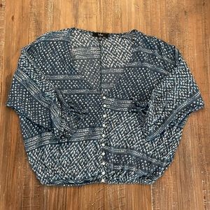 ⭐️ 5️⃣ for $25 ⭐️ Lulu’s Gathered Sleeve Top - Size XS